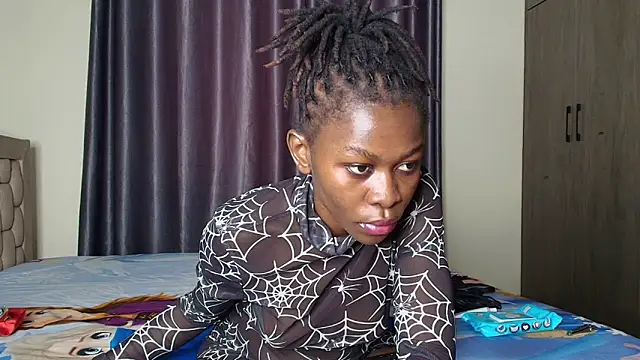 Snapshot of queen_heather chatting on January 2025 08:30:02 AM queen heather online show from January 2025 08:30:02 AM