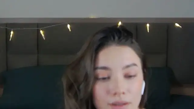 Snapshot of sinthiaroze chatting on February 2025 07:35:02 PM sinthiaroze online show from February 2025 07:35:02 PM