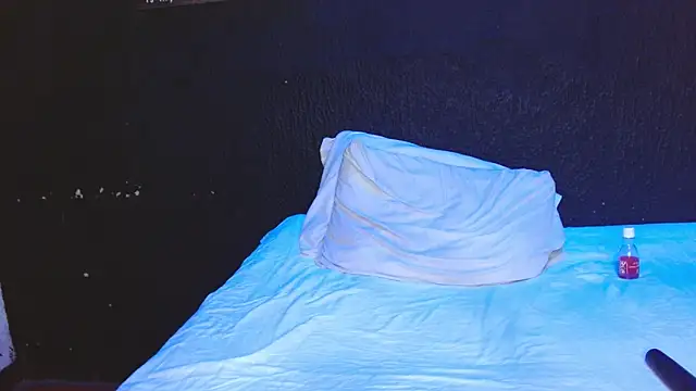 Snapshot of ASTRIDBULM chatting on December 2025 08:27:02 PM ASTRIDBULM online show from December 2025 08:27:02 PM