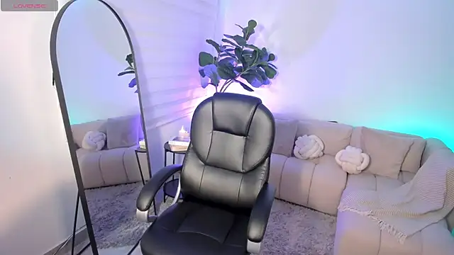 MileyCruz  online show from June 2026 11:05:01 PM