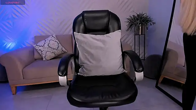 Snapshot of SophiePalmer chatting on March 2025 01:51:01 PM SophiePalmer online show from March 2025 01:51:01 PM