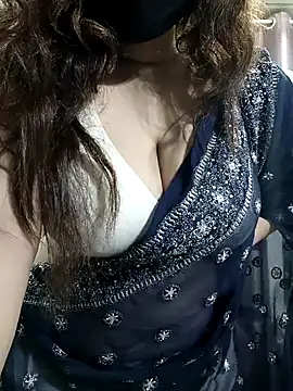 Snapshot of Sexybomb33 chatting on December 2024 01:32:02 PM Sexybomb33 online show from December 2024 01:32:02 PM