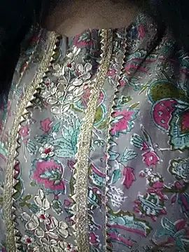 Snapshot of Sexybomb33 chatting on December 2024 08:39:02 AM Sexybomb33 online show from December 2024 08:39:02 AM