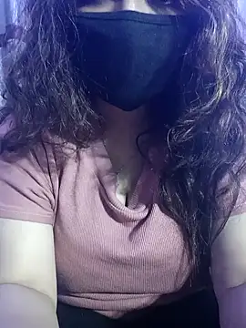 Snapshot of Sexybomb33 chatting on January 2025 01:20:01 PM Sexybomb33 online show from January 2025 01:20:01 PM