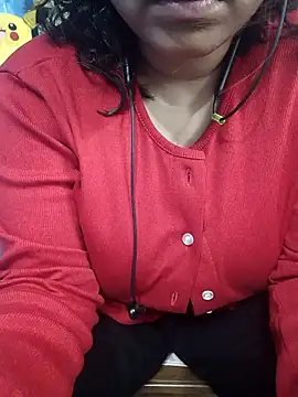 Snapshot of Sexybomb33 chatting on February 2025 08:18:01 PM Sexybomb33 online show from February 2025 08:18:01 PM