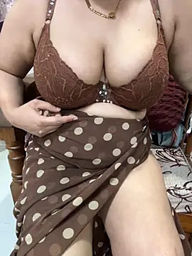 Snapshot of Sexybomb33 chatting on November 2025 08:19:02 PM Sexybomb33 online show from November 2025 08:19:02 PM