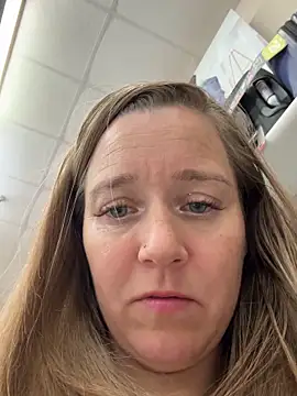 Snapshot of SkyelarSommer chatting on April 2026 03:42:02 PM SkyelarSommer online show from April 2026 03:42:02 PM