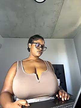 Snapshot of KnockoutBestie chatting on December 2024 09:51:01 AM KnockoutBestie online show from December 2024 09:51:01 AM