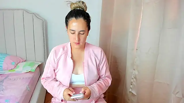 Hanna86 online show from September 2025 12:05:02 PM