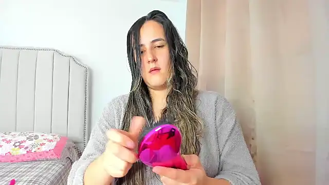 Hanna86 online show from November 2025 08:01:01 PM