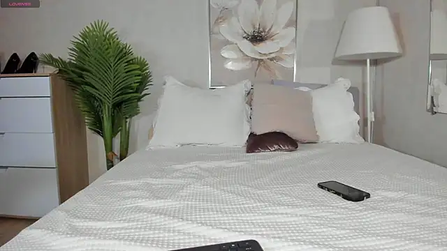 Snapshot of Your_Wet_Desire chatting on December 2024 04:04:01 AM Your Wet Desire online show from December 2024 04:04:01 AM