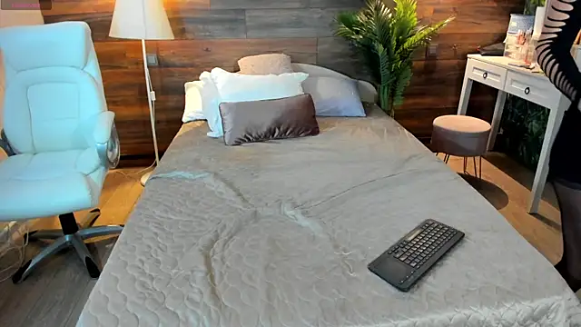 Snapshot of Your_Wet_Desire chatting on January 2025 08:30:02 AM Your Wet Desire online show from January 2025 08:30:02 AM