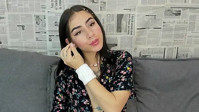 Snapshot of Mhelanny2 chatting on December 2024 01:17:01 AM Mhelanny2 online show from December 2024 01:17:01 AM