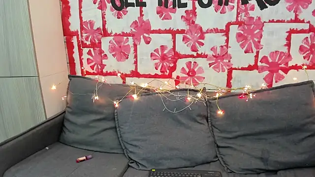 Snapshot of Mhelanny2 chatting on February 2025 06:12:01 AM Mhelanny2 online show from February 2025 06:12:01 AM