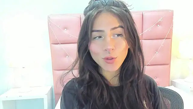 Snapshot of Mhelanny2 chatting on February 2025 08:18:01 AM Mhelanny2 online show from February 2025 08:18:01 AM