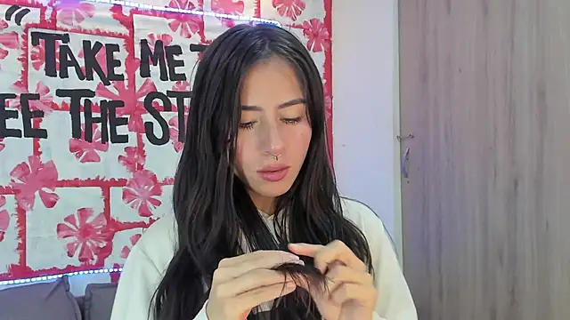 Snapshot of Mhelanny2 chatting on March 2025 04:21:02 AM Mhelanny2 online show from March 2025 04:21:02 AM