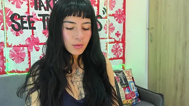 Snapshot of Mhelanny2 chatting on March 2025 07:47:02 AM Mhelanny2 online show from March 2025 07:47:02 AM