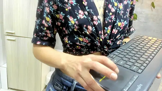 Mhelanny2 online show from May 2026 05:31:01 PM