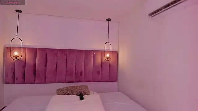 luisah  online show from February 2025 07:53:01 PM