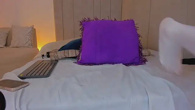 luisah  online show from April 2026 09:39:33 PM