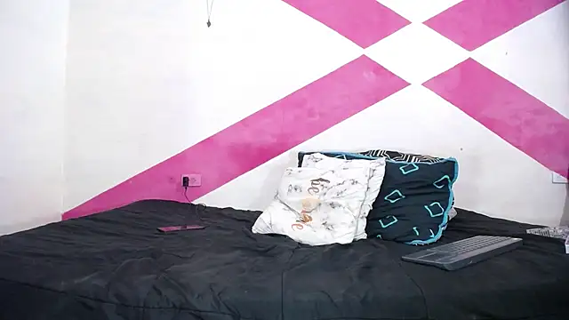 MIA luxce29 online show from January 2025 01:32:01 AM