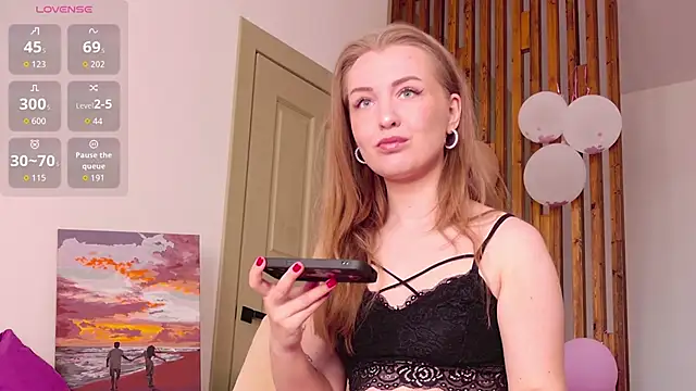 yourlovelyjul online show from May 2026 09:49:02 AM