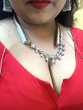 Snapshot of Sophiaboudi chatting on September 2025 06:00:01 PM Sophiaboudi online show from September 2025 06:00:01 PM