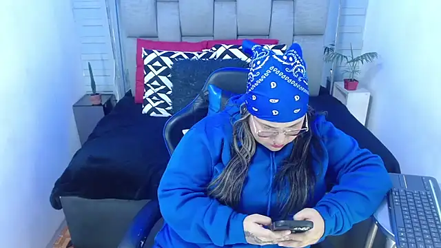 evelin zaens online show from November 2025 04:23:02 AM