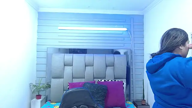 evelin zaens online show from April 2026 03:28:02 AM