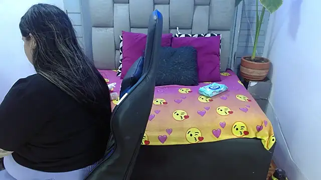 evelin zaens online show from July 2026 03:31:02 AM