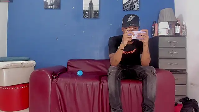 Snapshot of BeMyLover3 chatting on March 2025 10:42:01 PM BeMyLover3 online show from March 2025 10:42:01 PM