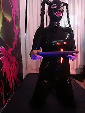 LatexDevil Blondie online show from June 2026 05:00:01 PM