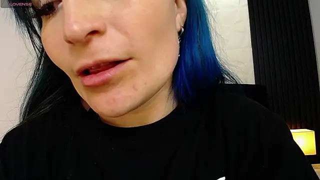 alicia moom online show from March 2025 10:49:01 PM