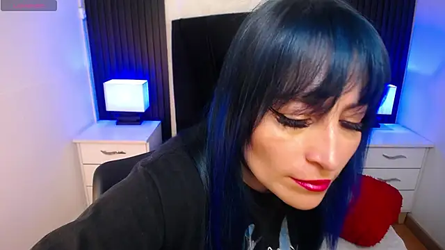 alicia moom online show from October 2025 02:59:02 PM