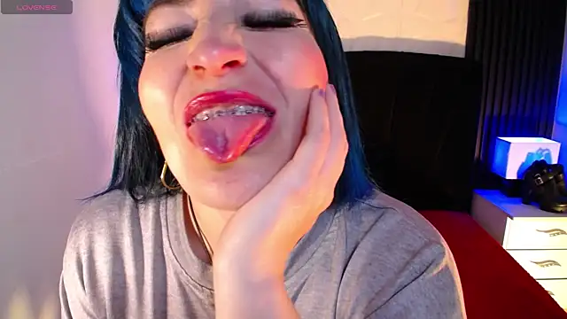 alicia moom online show from April 2026 07:15:01 PM