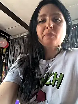 KikiXRed online show from March 2026 10:52:01 AM