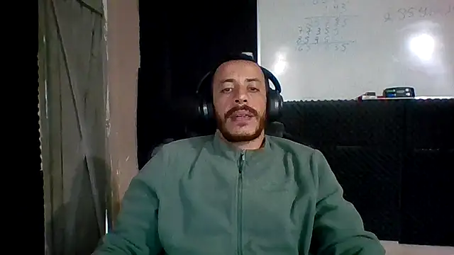 MachoScorpionCaralho online show from April 2026 08:00:02 PM