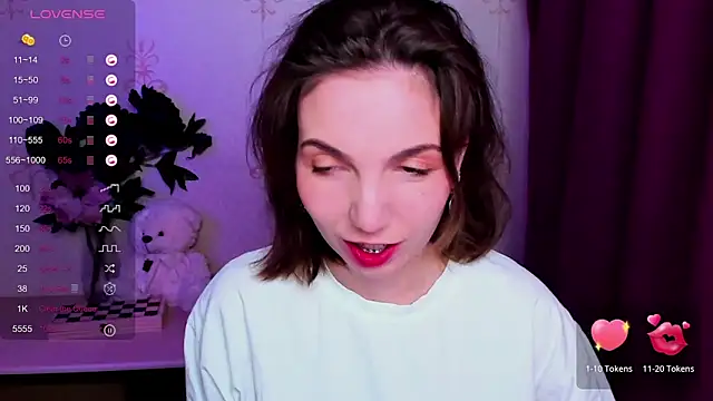 KindHazelHere  online show from April 2026 10:20:01 PM