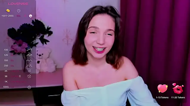 KindHazelHere  online show from May 2026 02:19:01 AM