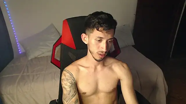 Snapshot of stevenSEX123 chatting on December 2024 11:04:01 PM stevenSEX123 online show from December 2024 11:04:01 PM