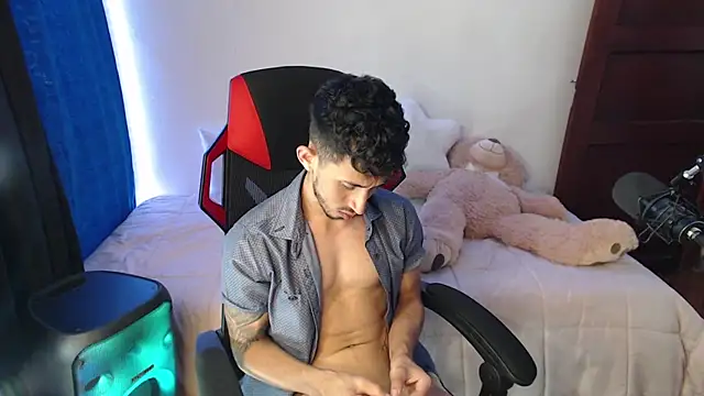 Snapshot of stevenSEX123 chatting on December 2024 10:20:02 PM stevenSEX123 online show from December 2024 10:20:02 PM