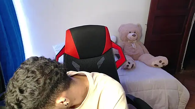 Snapshot of stevenSEX123 chatting on December 2024 10:45:01 PM stevenSEX123 online show from December 2024 10:45:01 PM