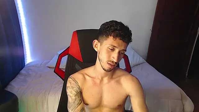 Snapshot of stevenSEX123 chatting on December 2024 01:50:02 AM stevenSEX123 online show from December 2024 01:50:02 AM