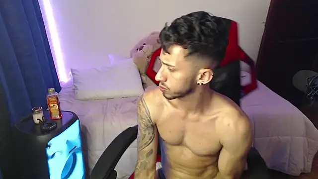 Snapshot of stevenSEX123 chatting on December 2024 05:27:02 AM stevenSEX123 online show from December 2024 05:27:02 AM