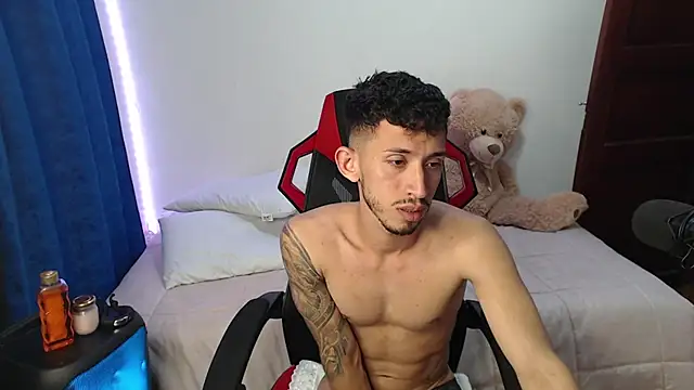 Snapshot of stevenSEX123 chatting on December 2024 03:40:01 AM stevenSEX123 online show from December 2024 03:40:01 AM