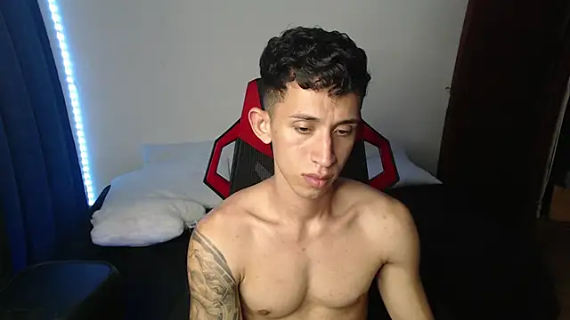 Snapshot of stevenSEX123 chatting on January 2025 06:19:02 AM stevenSEX123 online show from January 2025 06:19:02 AM