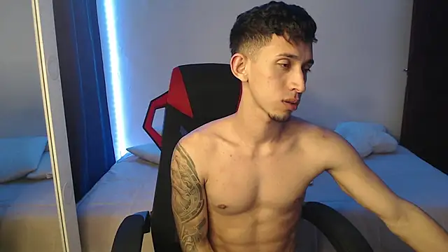 Snapshot of stevenSEX123 chatting on February 2025 04:43:01 AM stevenSEX123 online show from February 2025 04:43:01 AM