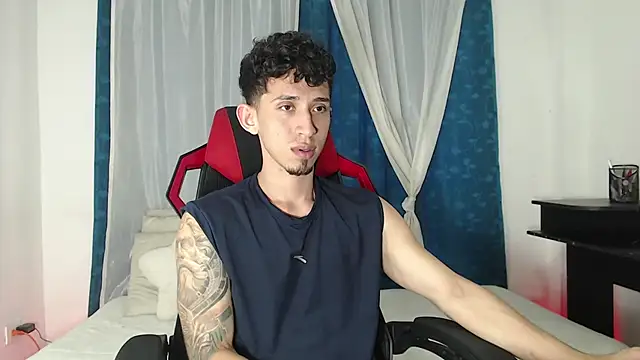 Snapshot of stevenSEX123 chatting on November 2025 10:26:01 PM stevenSEX123 online show from November 2025 10:26:01 PM