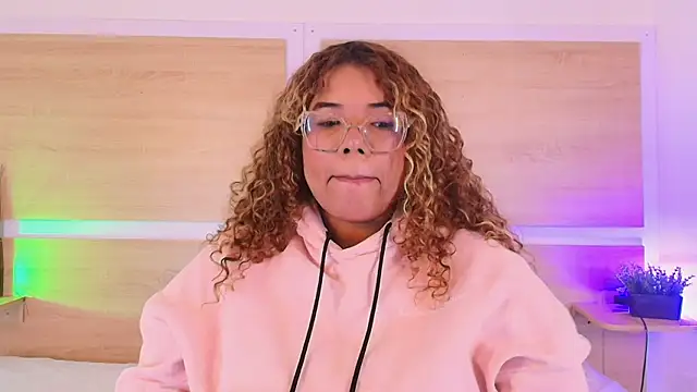  nickypurple  online show from March 2026 05:19:01 PM