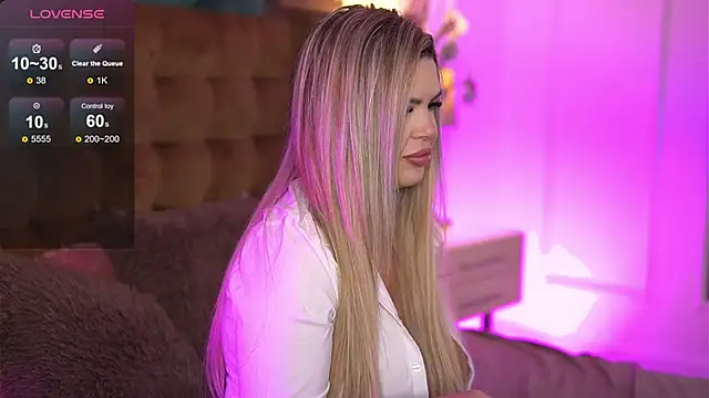 Snapshot of SophieBoobsX chatting on February 2025 06:29:02 AM SophieBoobsX online show from February 2025 06:29:02 AM